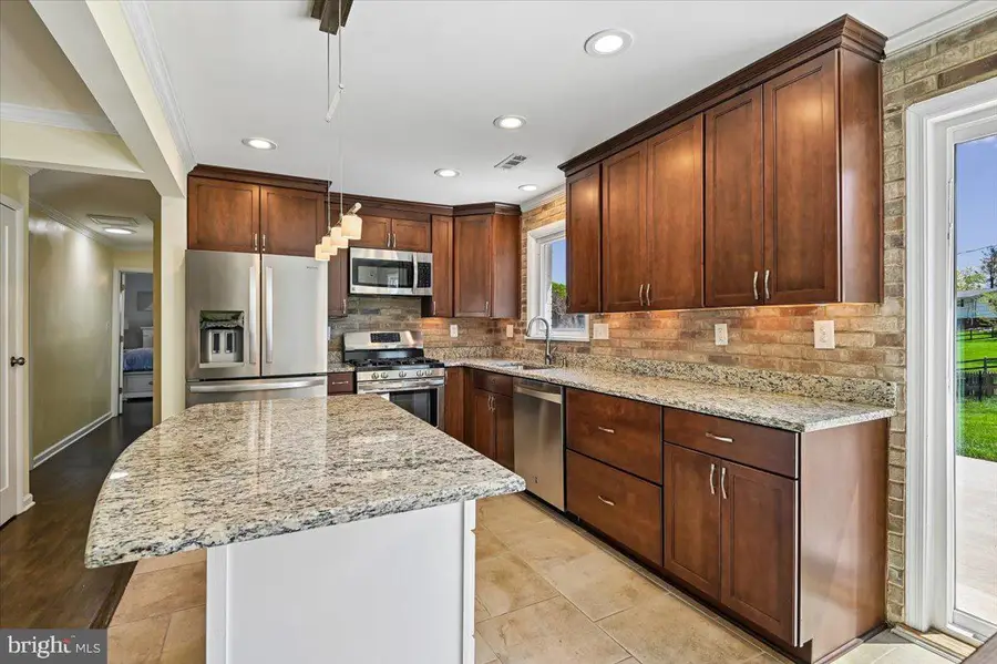 10121 Colonial Dr, Ellicott City, MD 21042 - #3