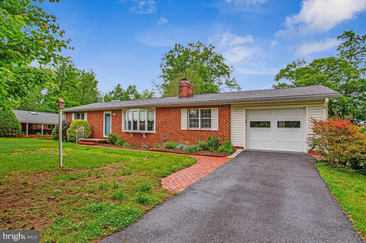 6721 Pine Dr, Columbia, MD 21046 - #1