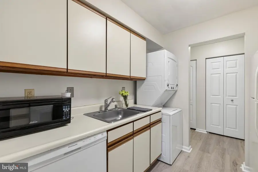 8337 Montgomery Run Rd #d, Ellicott City, MD 21043 - #3