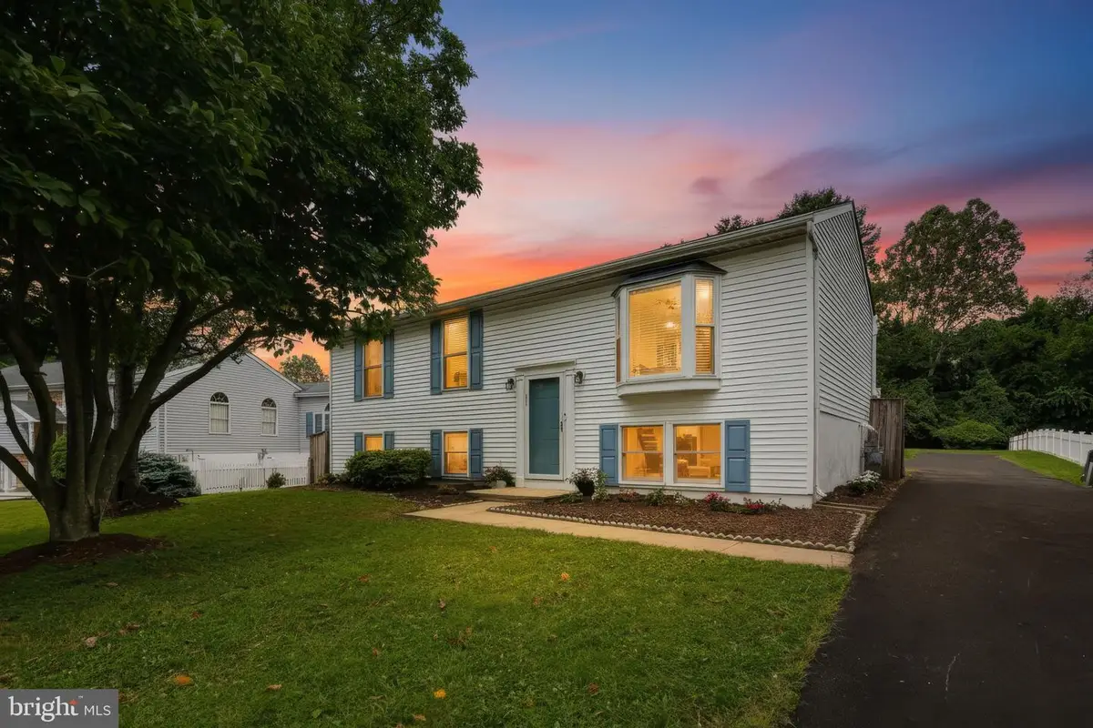 5571 Hunting Horn Dr, Ellicott City, MD 21043 - #1