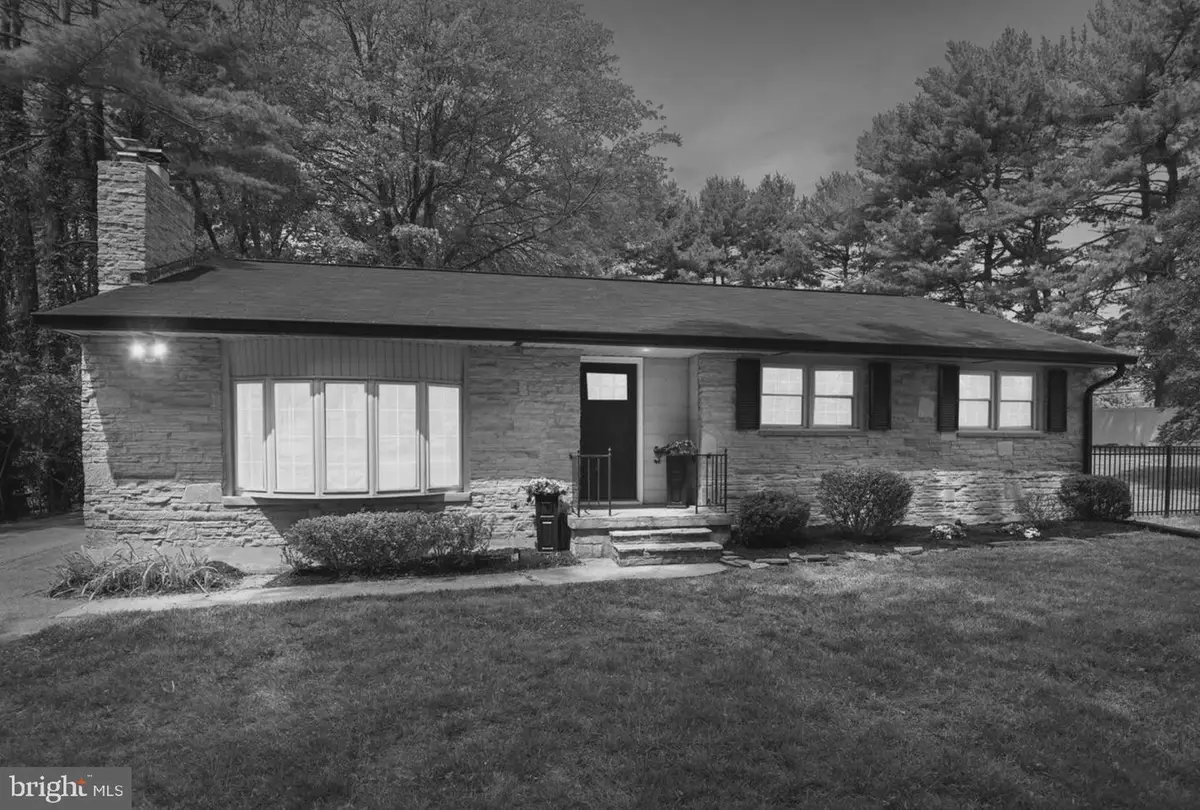 2802 Greenway Dr, Ellicott City, MD 21042 - #1
