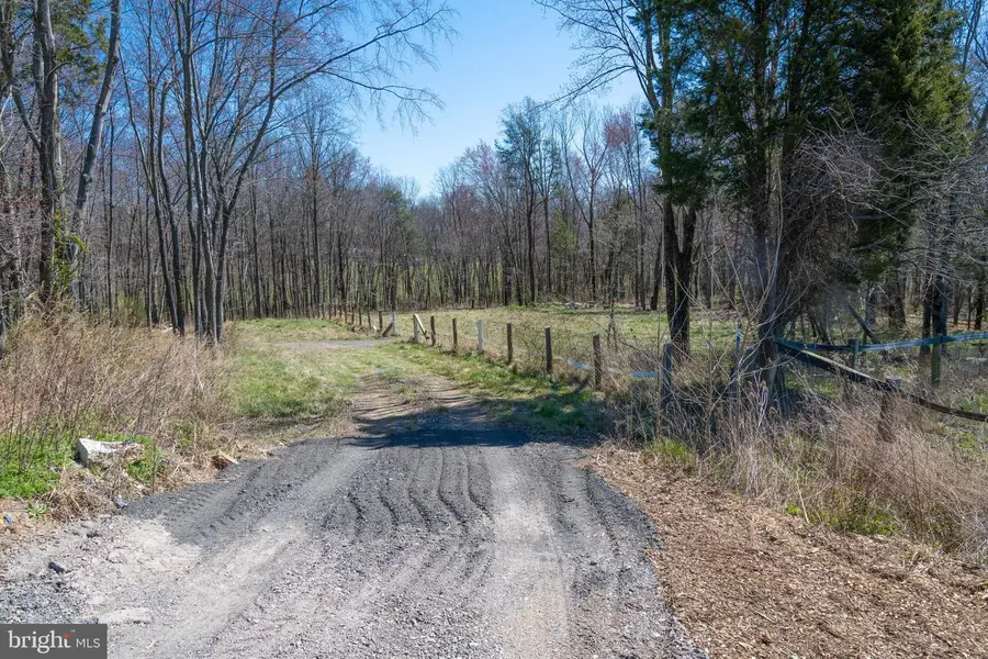 19601 Darnestown Rd, Beallsville, MD 20839 - Image #2