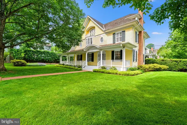 3700 Underwood St, CHEVY CHASE, MD 20815