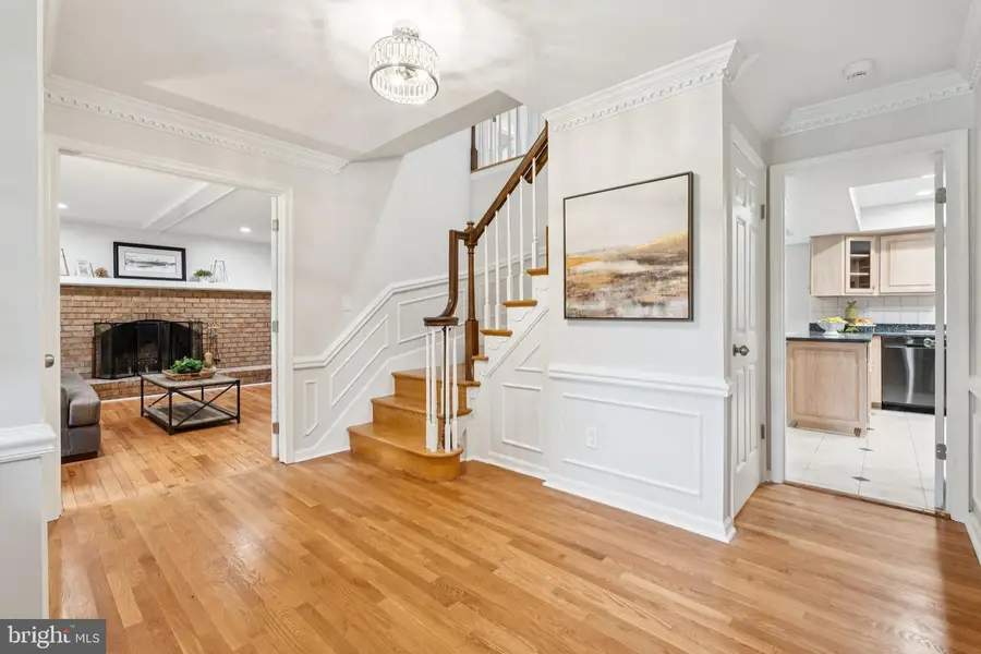 13204 Lantern Hollow Dr, North Potomac, MD 20878 - Image #3