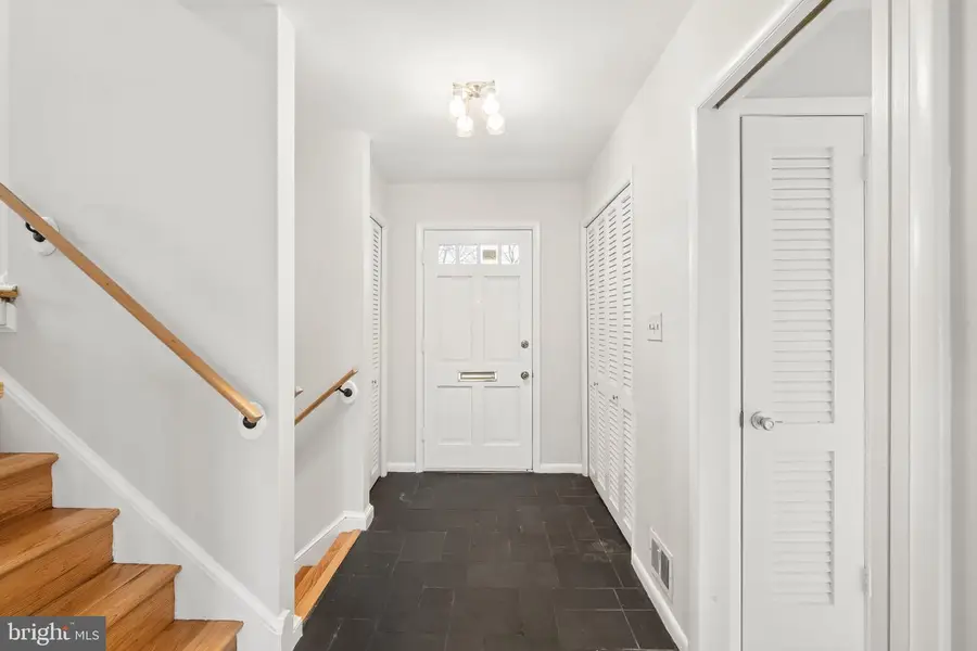 9804 N Inglemere Dr, Bethesda, MD 20817 - #3