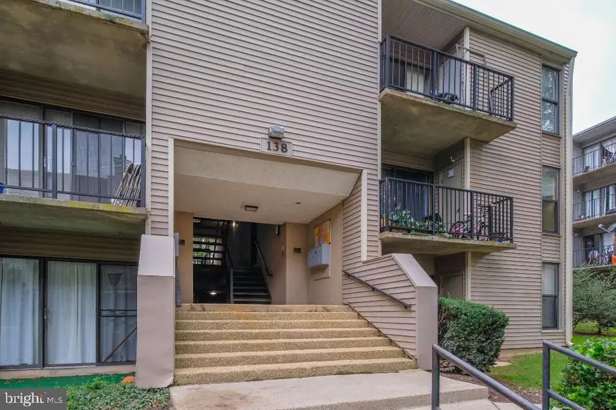 138 Duvall Ln #301, Gaithersburg, MD 20877 - Image #2