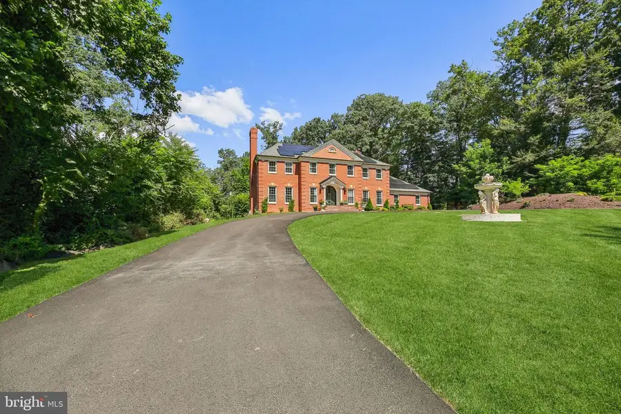 10900 Tara Rd, Potomac, MD 20854 - Image #2