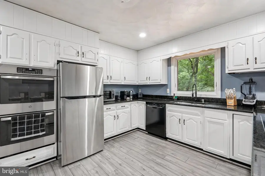 8304 Mariner Ct, Gaithersburg, MD 20882 - Image #2