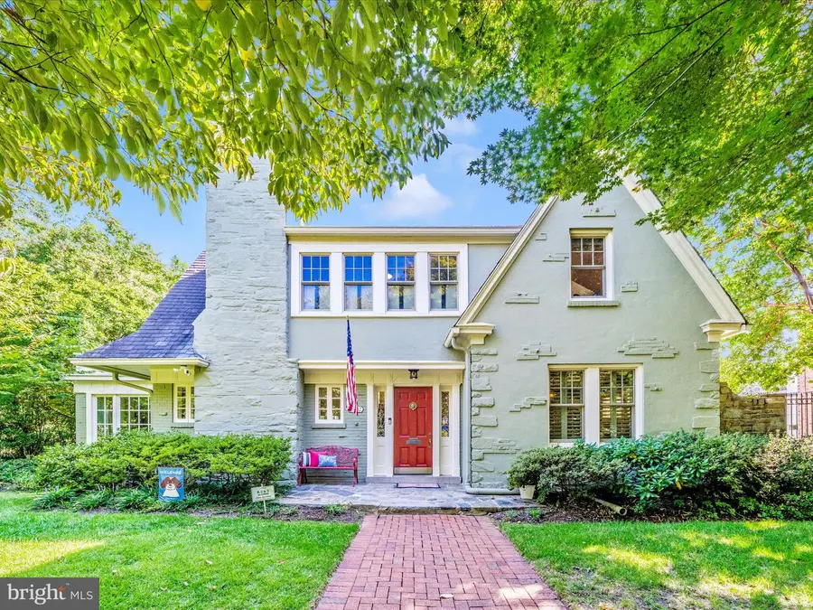 3902 Aspen St, Chevy Chase, MD 20815 - Image #2