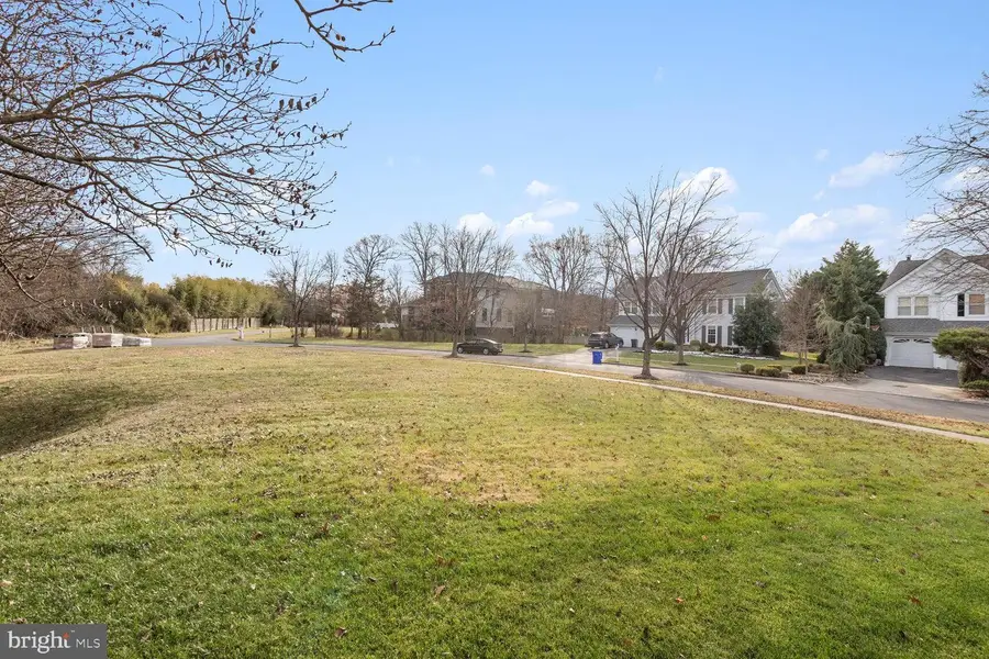 14201 Platinum Dr, Gaithersburg, MD 20878 - Image #2