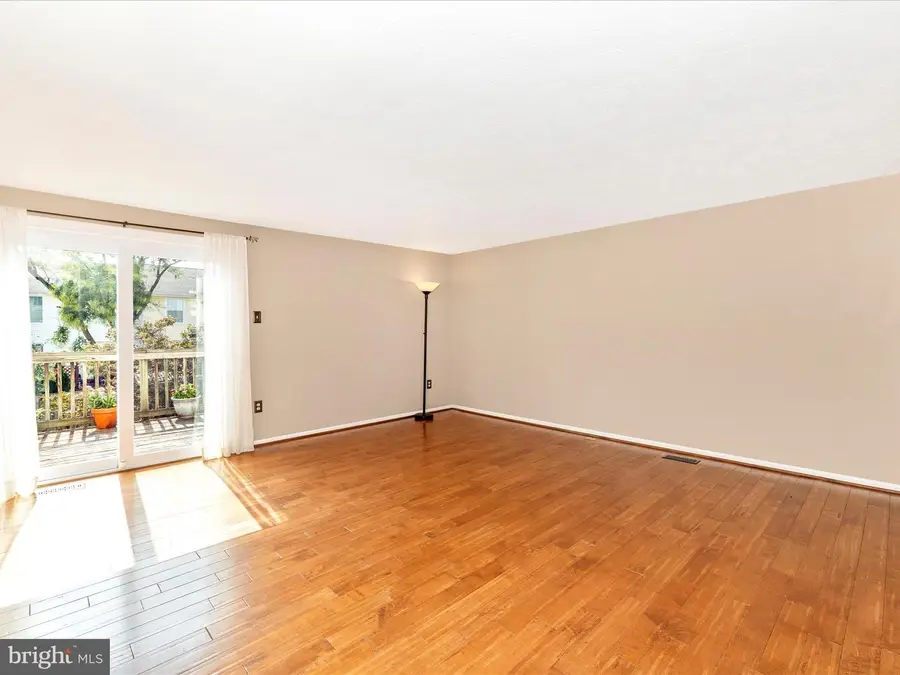 525 Philmont Dr, Gaithersburg, MD 20878 - Image #3