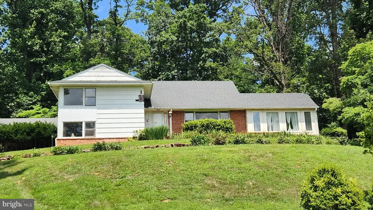 9801 Watts Branch Dr, Rockville, MD 20850 - Image #1