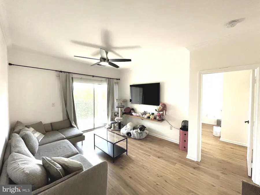 19611 Galway Bay Cir #403, Germantown, MD 20874 - Image #2