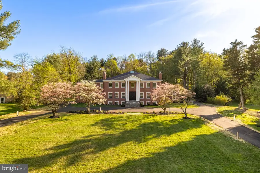 10821 Barn Wood Ln, Potomac, MD 20854 - Image #2