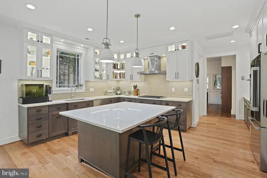 4621 Drummond Ave, Chevy Chase, MD 20815 - Image #2