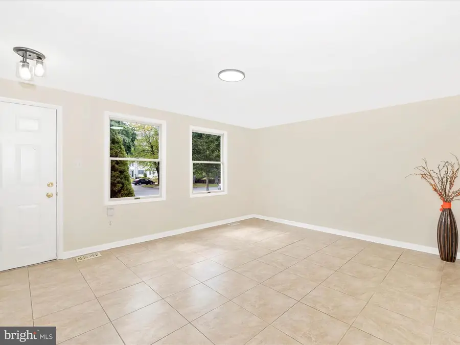 11181 Captains Walk Ct, North Potomac, MD 20878 - Image #3