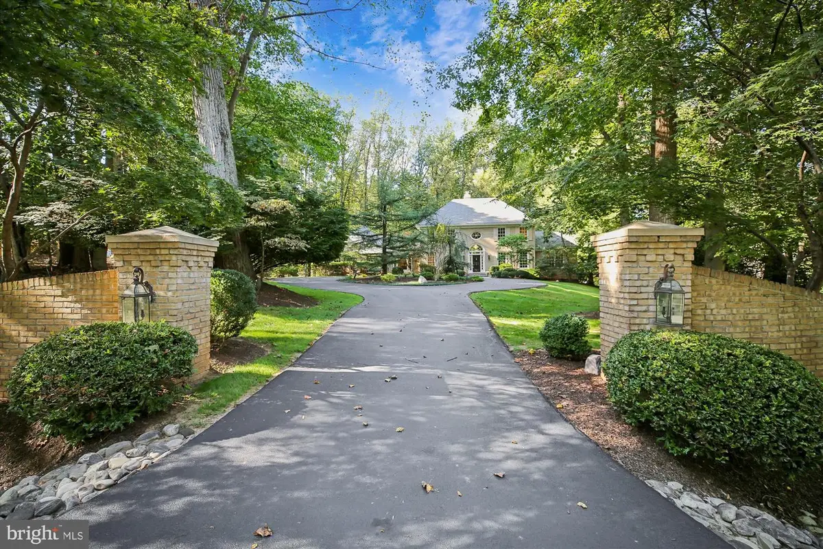 9454 Newbridge Dr, Potomac, MD 20854 - Image #1