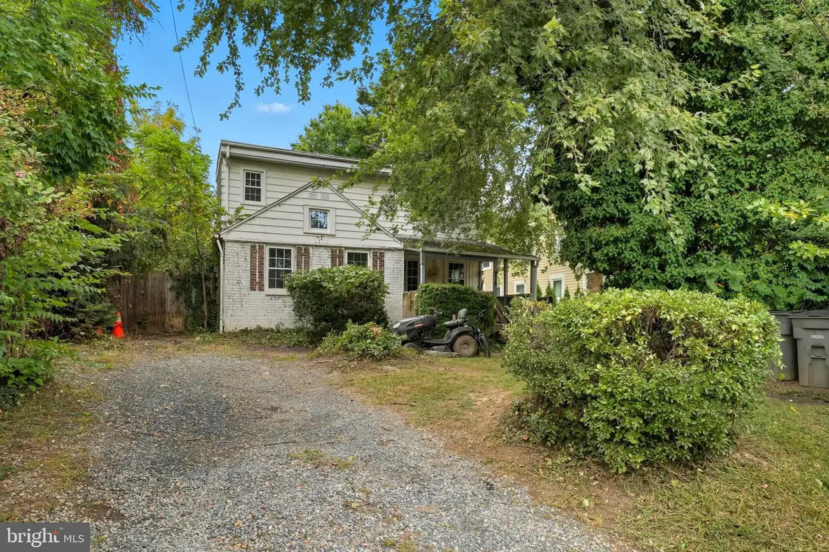 916 Crawford Dr, Rockville, MD 20851 - Image #1