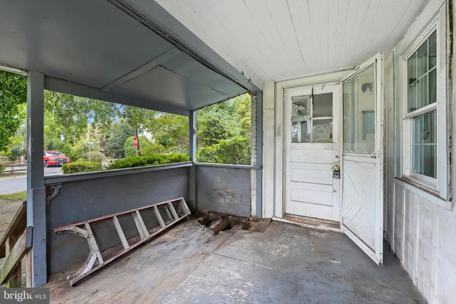 916 Crawford Dr, Rockville, MD 20851 - Image #2