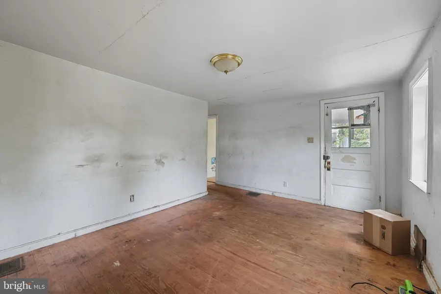 916 Crawford Dr, Rockville, MD 20851 - Image #3