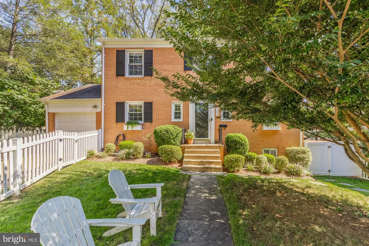 6405 Redwing Rd, Bethesda, MD 20817 - #1