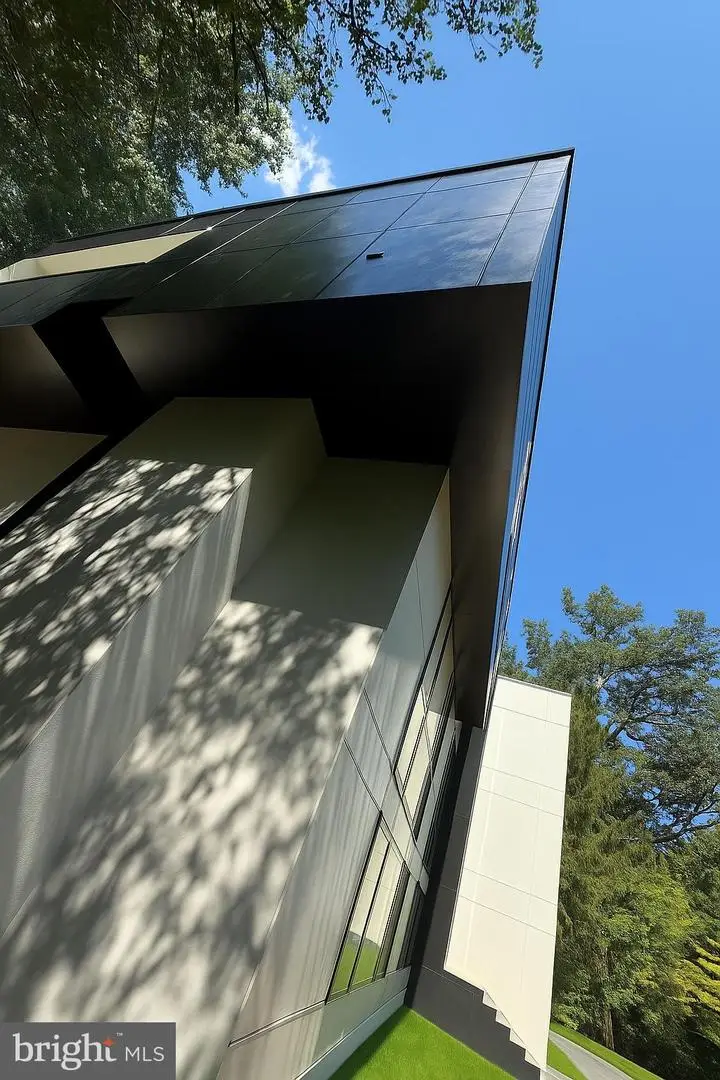 7502 Nevis Rd, Bethesda, MD 20817 - Image #2