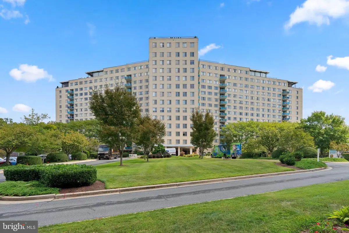 10401 Grosvenor Pl #413, Rockville, MD 20852 - Image #1