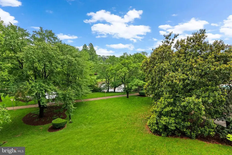 10401 Grosvenor Pl #413, Rockville, MD 20852 - Image #3