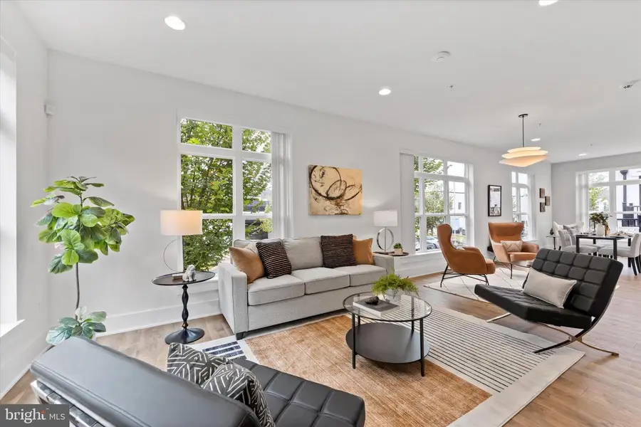 11300 Emerald Park Rd, Potomac, MD 20854 - Image #2