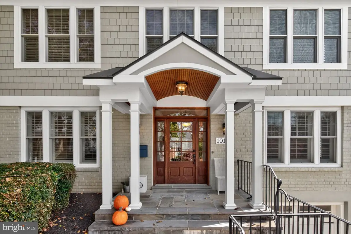 10105 Crestwood Rd, Kensington, MD 20895 - Image #1