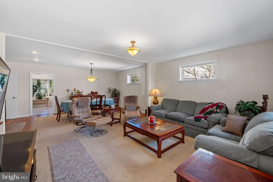 4616 Creek Shore Dr, Rockville, MD 20852 - Image #3