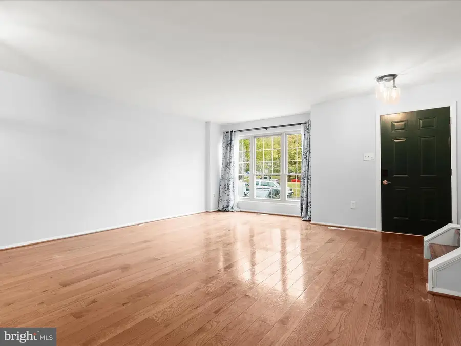 18508 Crabapple Pl, Gaithersburg, MD 20879 - Image #2