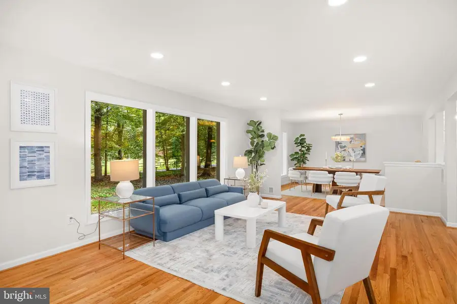 8500 Horseshoe Ln, Potomac, MD 20854 - Image #2