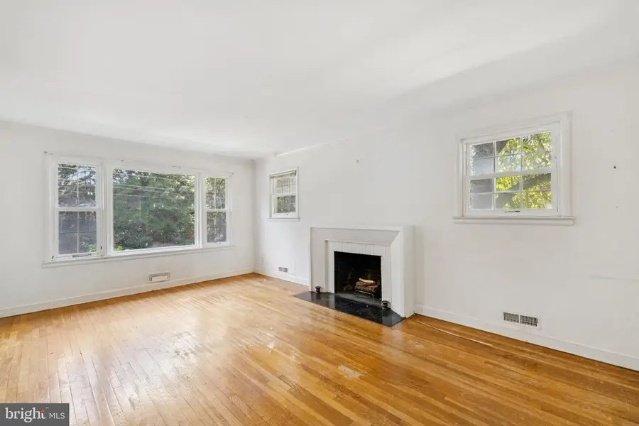 9700 Dameron Dr, Silver Spring, MD 20910 - Image #2