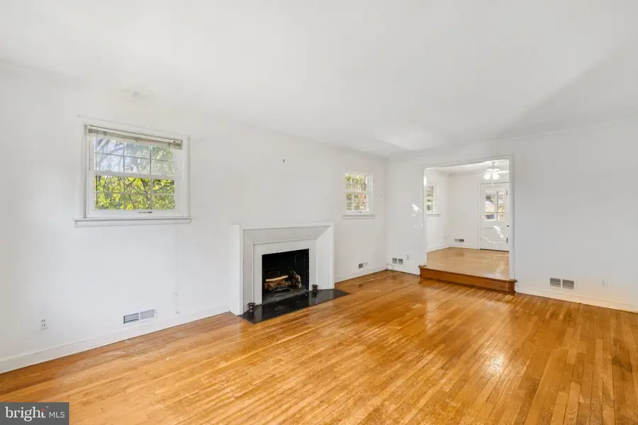 9700 Dameron Dr, Silver Spring, MD 20910 - Image #3