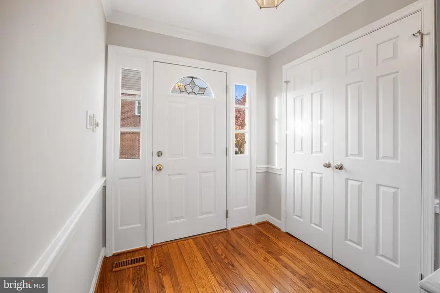 11103 Candlelight Ln, Potomac, MD 20854 - Image #2