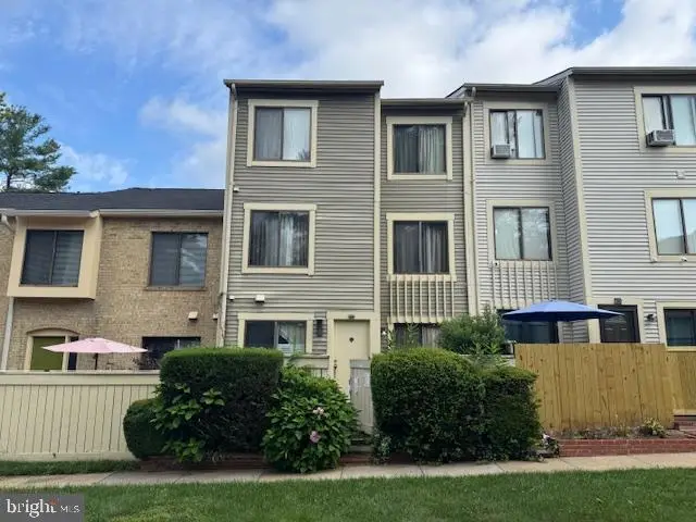 9416 Penshurst Ct, Gaithersburg, MD 20886 - Image #1