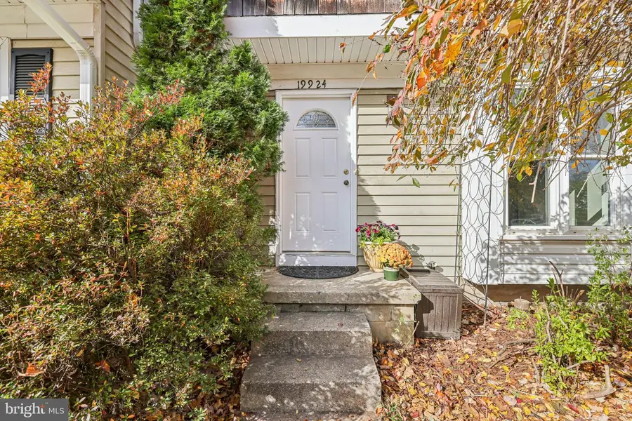19924 Wyman Way, Germantown, MD 20874 - Image #2