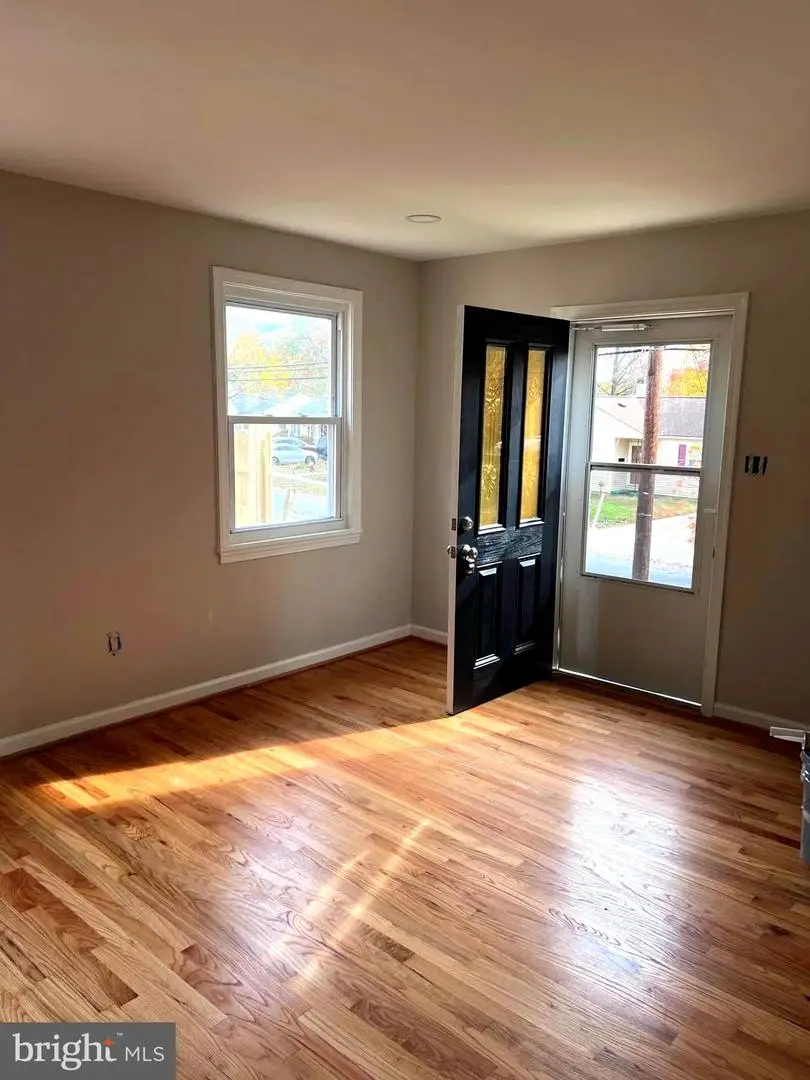 708 Crabb Ave, Rockville, MD 20850 - Image #2