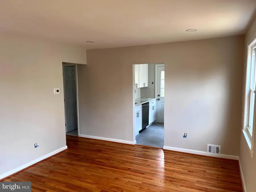 708 Crabb Ave, Rockville, MD 20850 - Image #3