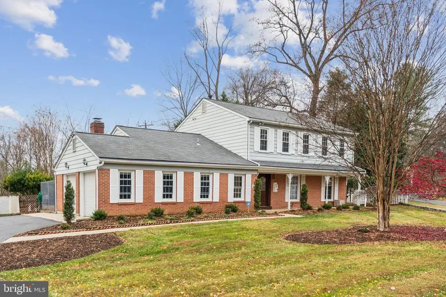 8624 Wild Olive Dr, Potomac, MD 20854 - Image #2