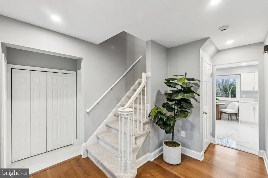 8624 Wild Olive Dr, Potomac, MD 20854 - Image #3