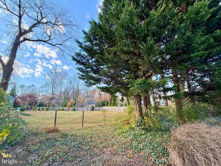 6570 Fallwind Ln, Bethesda, MD 20817 - Image #3