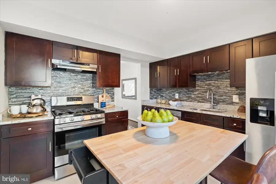 20406 Waters Point Ln, Germantown, MD 20874 - Image #3