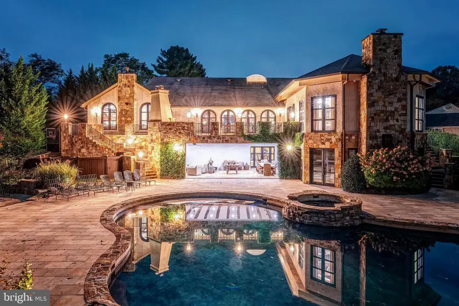 2 Piney Meetinghouse Ct, Potomac, MD 20854 - Image #2