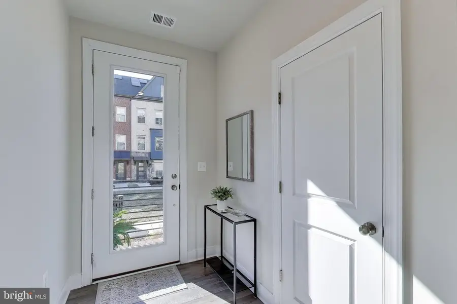 111 Armstrong Pl, Gaithersburg, MD 20878 - Image #2