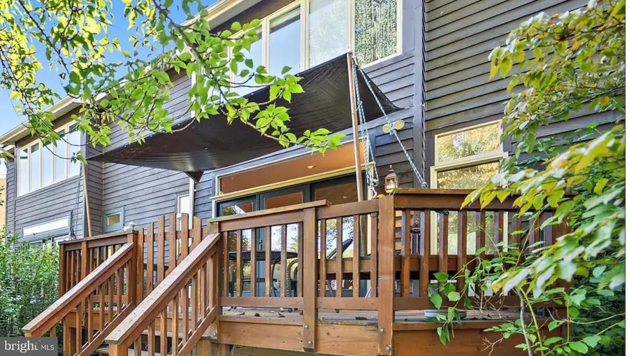 10729 Gloxinia Dr, Rockville, MD 20852 - Image #2