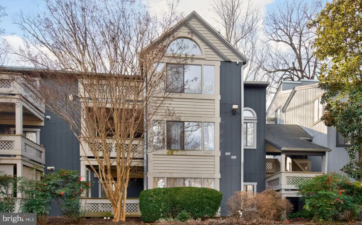 896 Windbrooke Dr #896, Gaithersburg, MD 20879 - Image #1