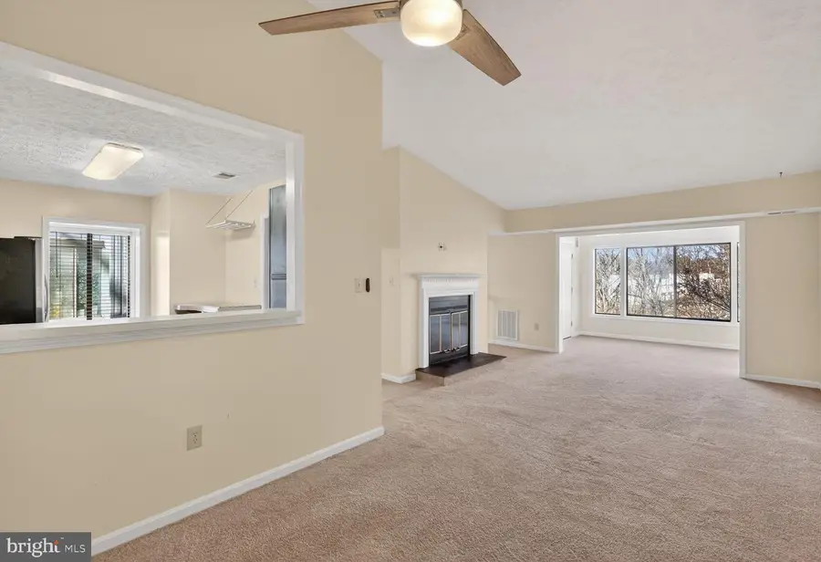 896 Windbrooke Dr #896, Gaithersburg, MD 20879 - Image #3