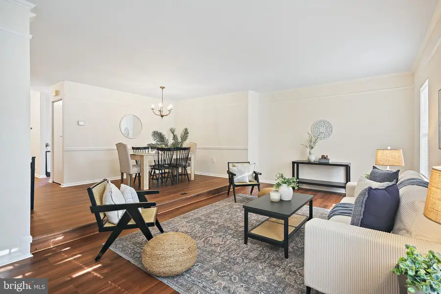 19105 Cherry Bend Dr, Germantown, MD 20874 - Image #3